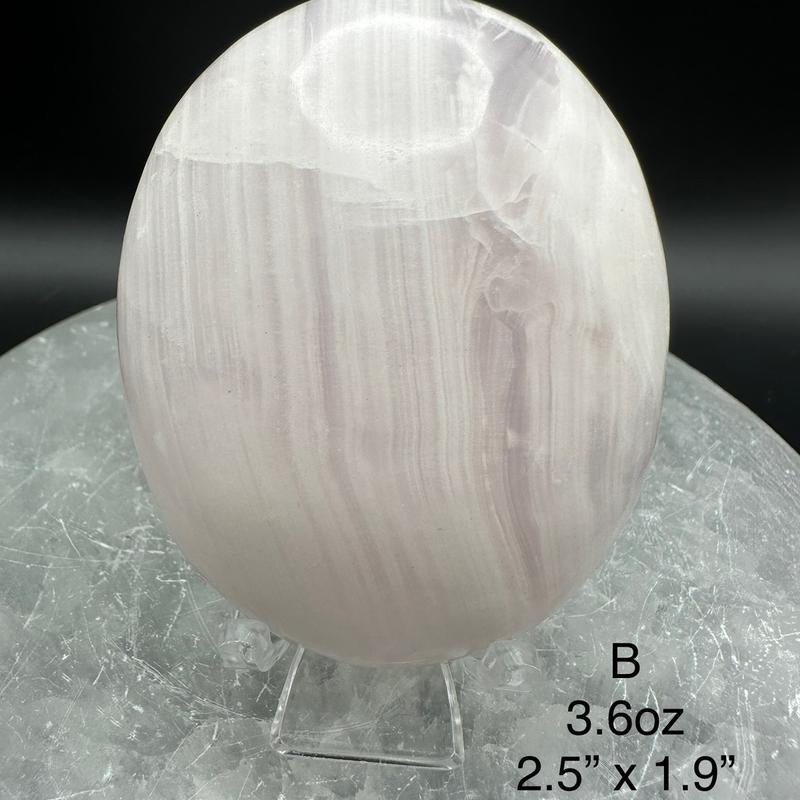 Pierre de Calcite Mangano – Galet Énergétique Réactif aux UV