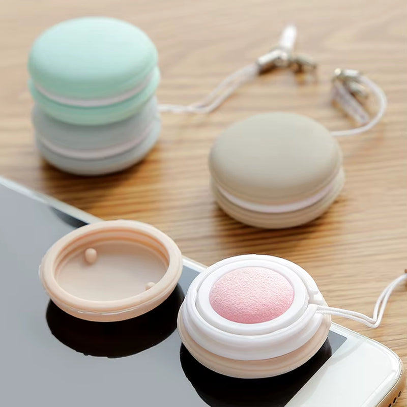 Nettoyeur d’Écran Macaron – Chiffon de Nettoyage Réutilisable avec Cordon et Bouchon Anti-Poussière